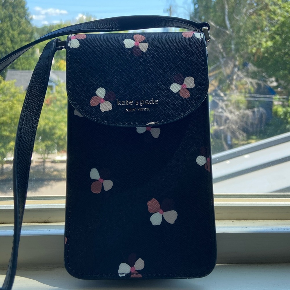 Kate Spade New York crossbody phone carrier